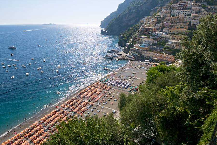 Aperçu des quatre fournisseurs de plage de Spiaggia Grande montrant leur emplacement le long du rivage
