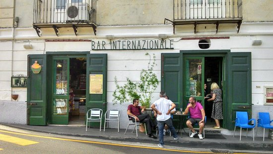 Bar Internazionale en Positano (Chiesa Nuova) junto a la carretera