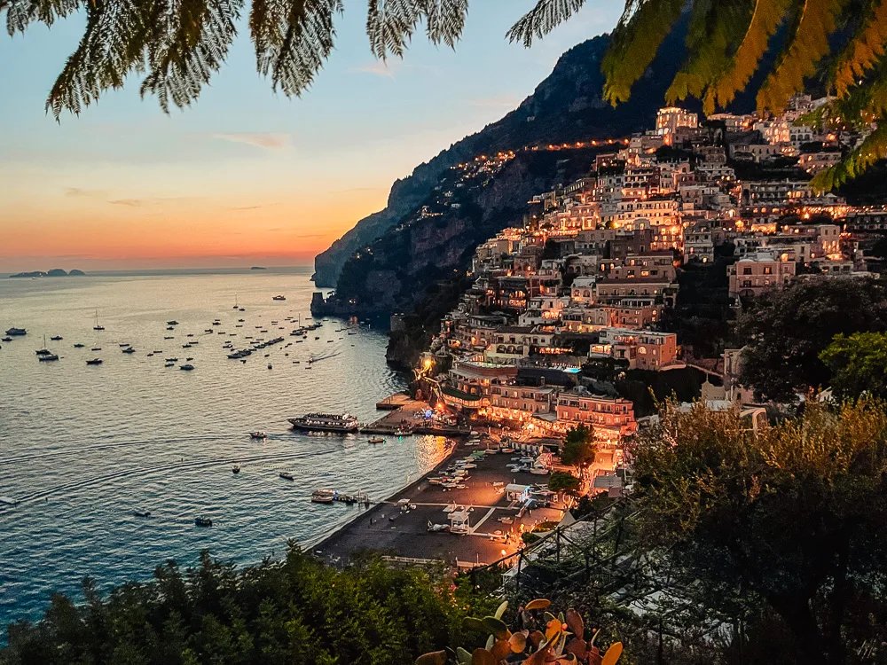 Luz de atardecer sobre Positano desde la terraza