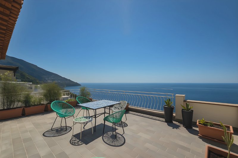 Mixed Dorm – Sea Terrace