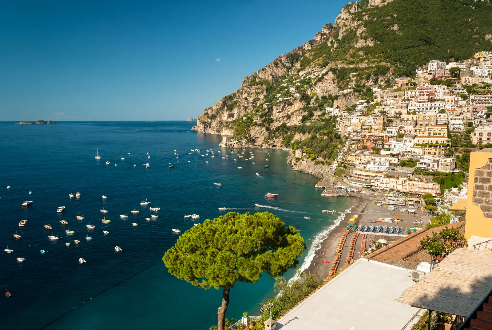 Spiaggia Grande beach in Positano with colourful buildings rising up the hillside